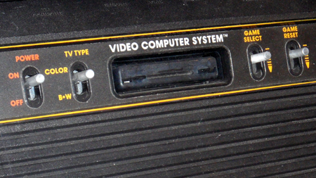console atari 2600 gros plan console atari 2600