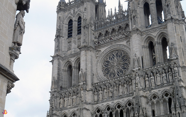 facade cathedrale amiens