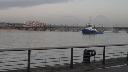 bordeaux fleuve remorqueur