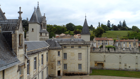 chateau de dissay cour interieur