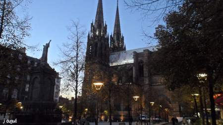 clermont ferrand by night