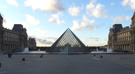 photo pyramide du louvre