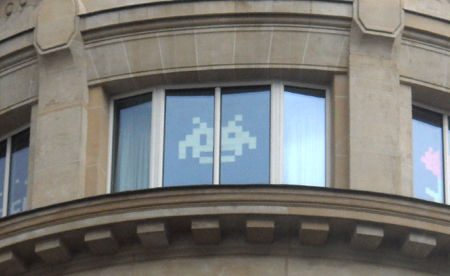 space invader post-it war paris