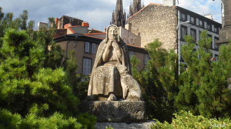 statue bergere clermont